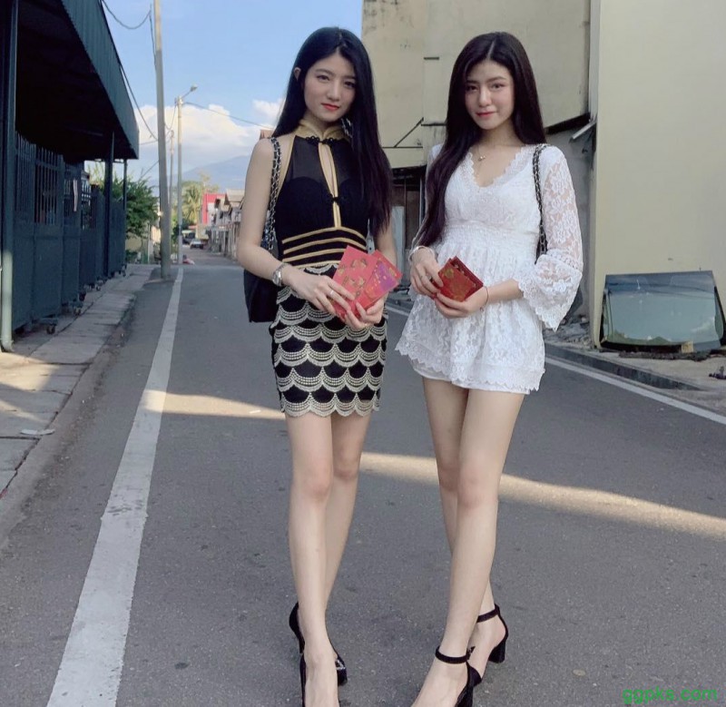 【GG扑克】性感双胞胎美女 姐妹花眼神带电拍照姿势撩人