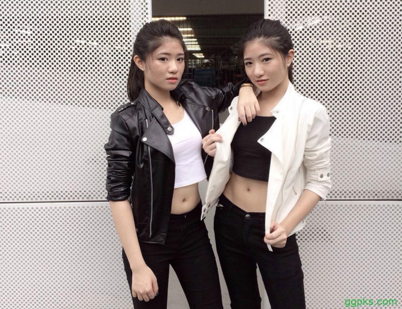 【GG扑克】性感双胞胎美女 姐妹花眼神带电拍照姿势撩人