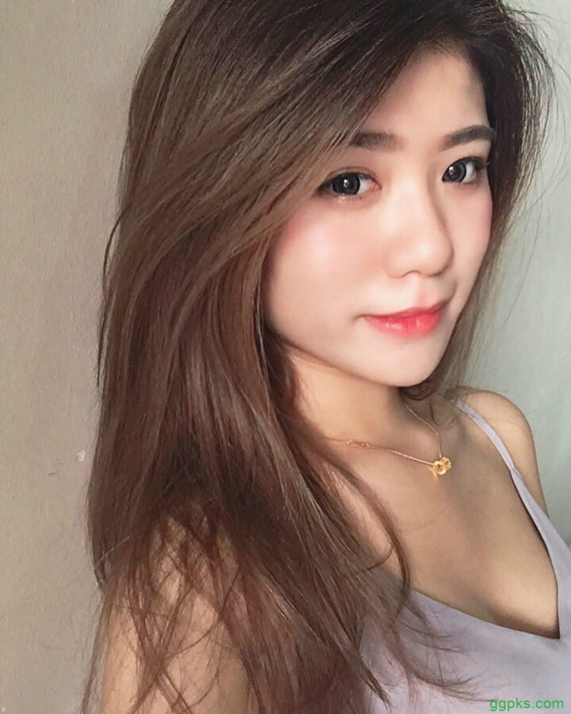 【GG扑克】性感双胞胎美女 姐妹花眼神带电拍照姿势撩人