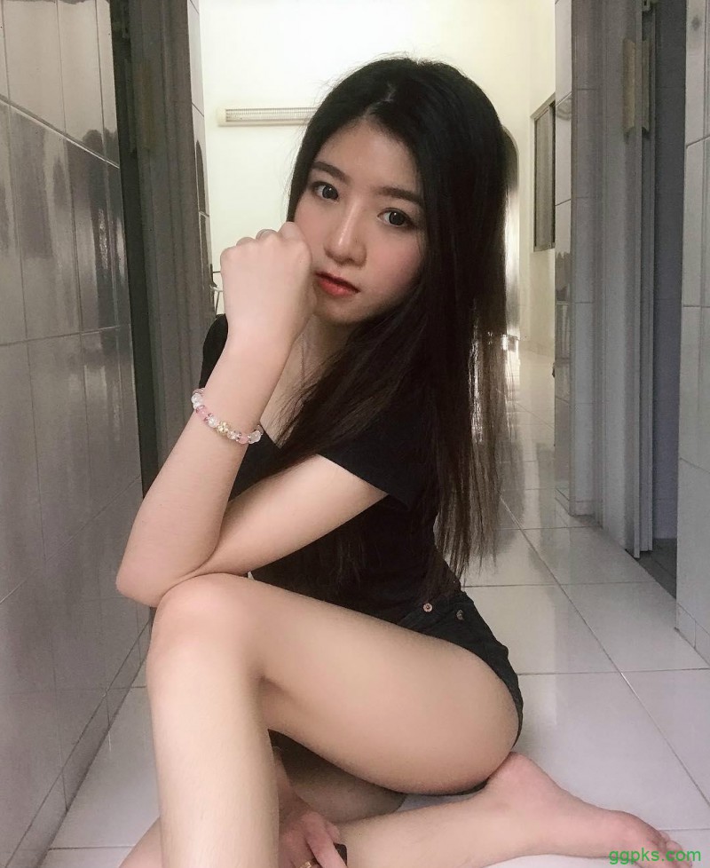 【GG扑克】性感双胞胎美女 姐妹花眼神带电拍照姿势撩人