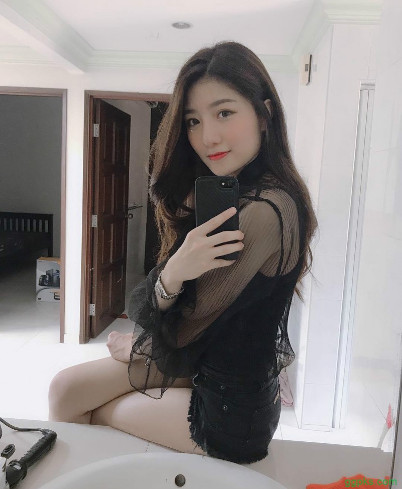 【GG扑克】性感双胞胎美女 姐妹花眼神带电拍照姿势撩人