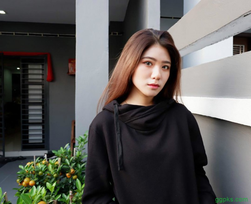 【GG扑克】性感双胞胎美女 姐妹花眼神带电拍照姿势撩人