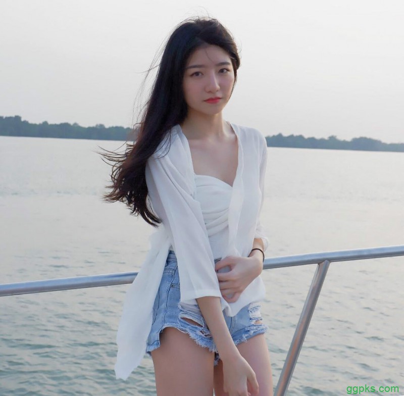 【GG扑克】性感双胞胎美女 姐妹花眼神带电拍照姿势撩人