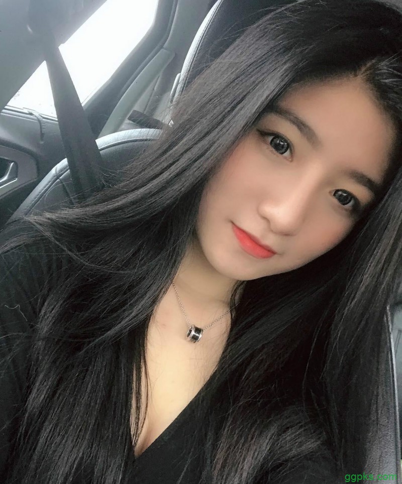 【GG扑克】性感双胞胎美女 姐妹花眼神带电拍照姿势撩人