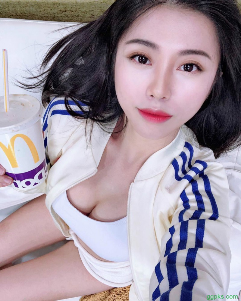 爆乳美女Wenxian 三点式比基尼秀凹凸有致火辣身材