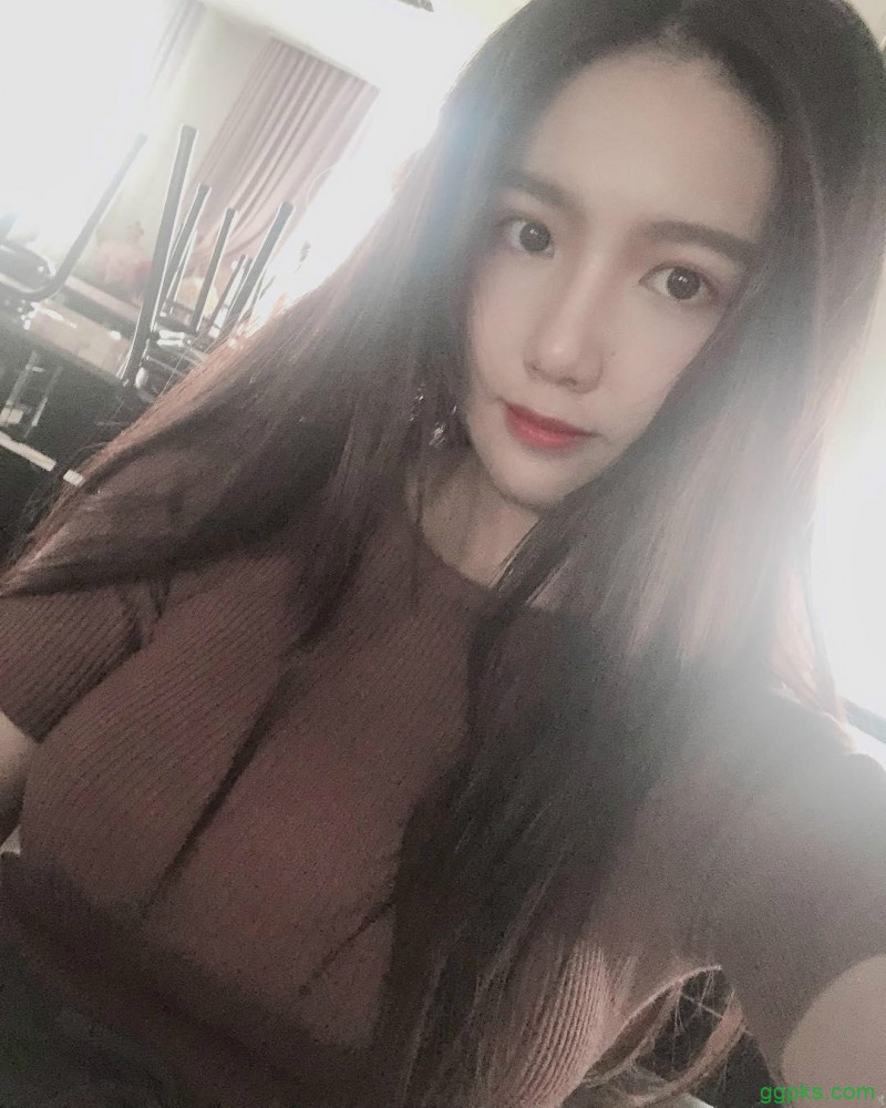 【GG扑克】台湾巨乳内衣美女心缘结衣 蕾丝内衣秀性感身材辣翻网友