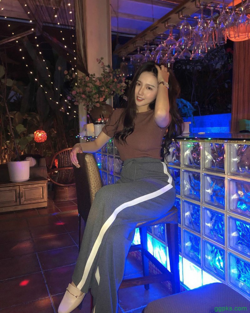 【GG扑克】台湾巨乳内衣美女心缘结衣 蕾丝内衣秀性感身材辣翻网友