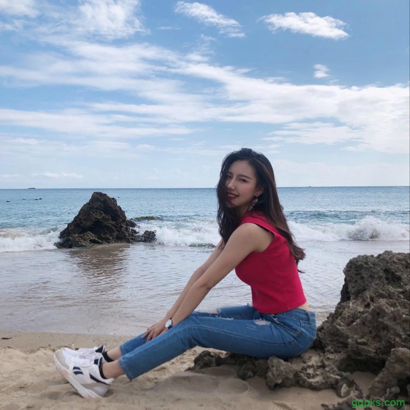 【GG扑克】台湾巨乳内衣美女心缘结衣 蕾丝内衣秀性感身材辣翻网友