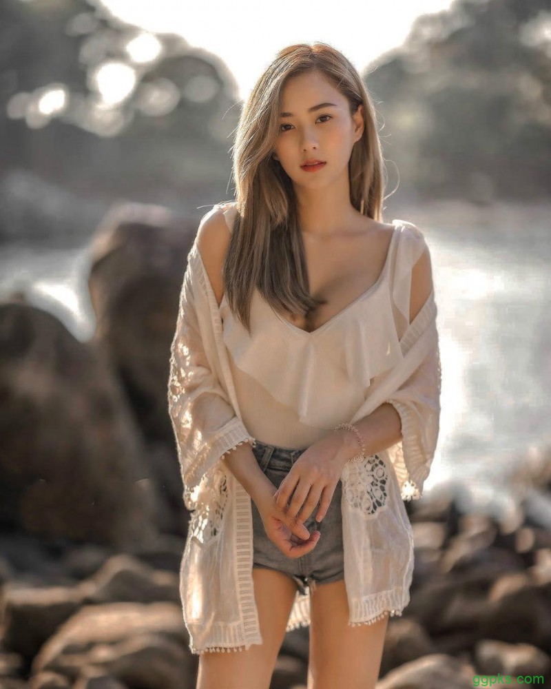 清新美女Nichakarn 泰妹拍写真秒变胸器妹