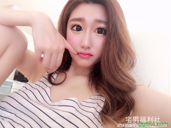 大眼女优「美竹すず」高中就发育过剩3年内跳了4个罩杯变成超巨乳！