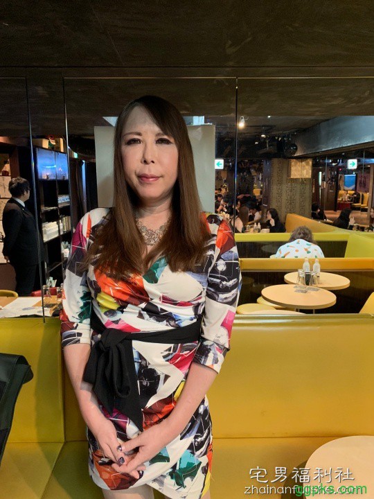 看遍撩妹百态的酒吧老板，决定传我们一些聊色的撇步