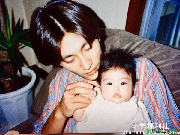 【GG扑克】这基因不科学啊!暗黑潮流女神「明日花キララ」帅气雅痞老爸照曝光完全是杰尼斯等级