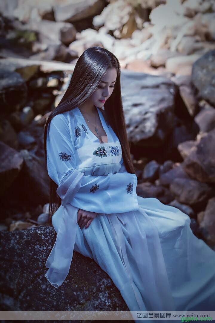 【GG扑克】女的下面张开照片 趴下把腿张开惩罚木马