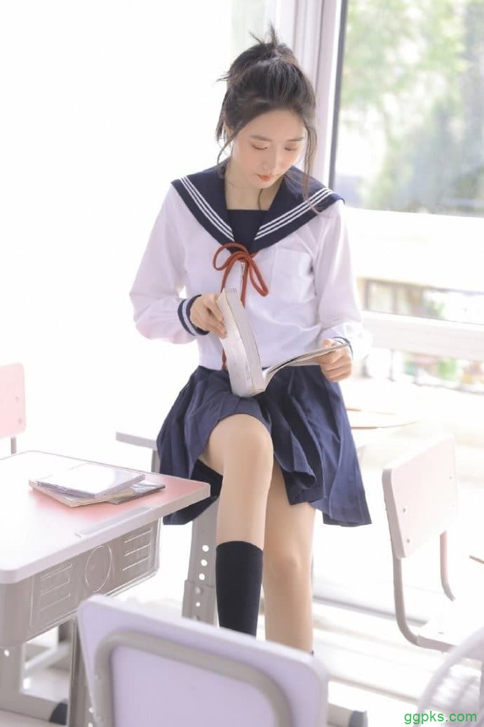 【GG扑克】(无敌医圣)扯下她的肚兜吸吮乳计 我的极品