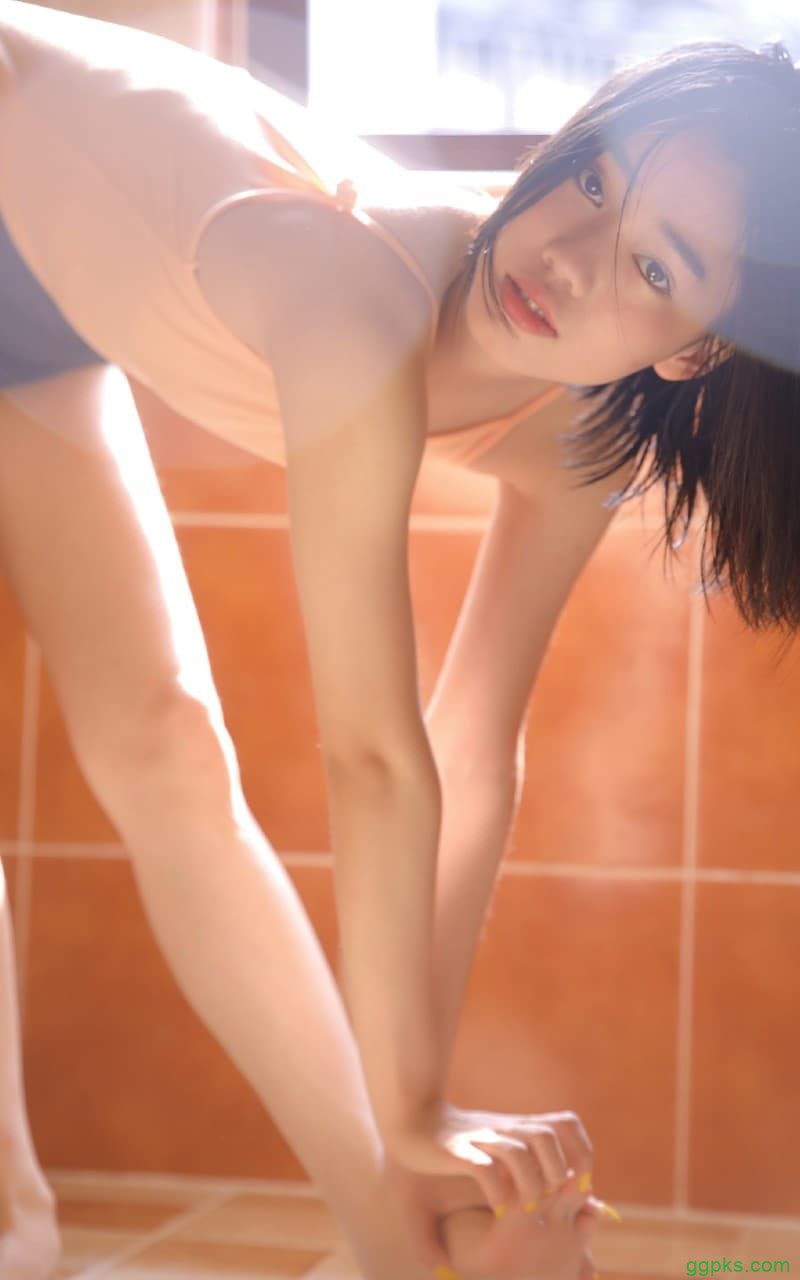 【GG扑克】(无敌医圣)扯下她的肚兜吸吮乳计 我的极品