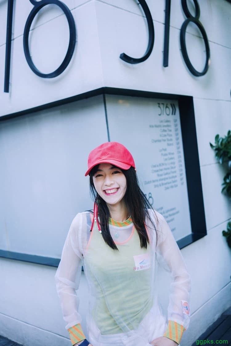 【GG扑克】(无敌医圣)扯下她的肚兜吸吮乳计 我的极品