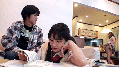 【GG扑克】SW-166:单身母亲瞒着女儿诱惑她的男朋友!