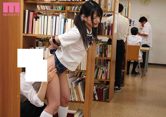 【GG扑克】MIAA-094 :校花少女“渚光希”穿上各种制服供男生们娱乐玩耍,强迫做爱。