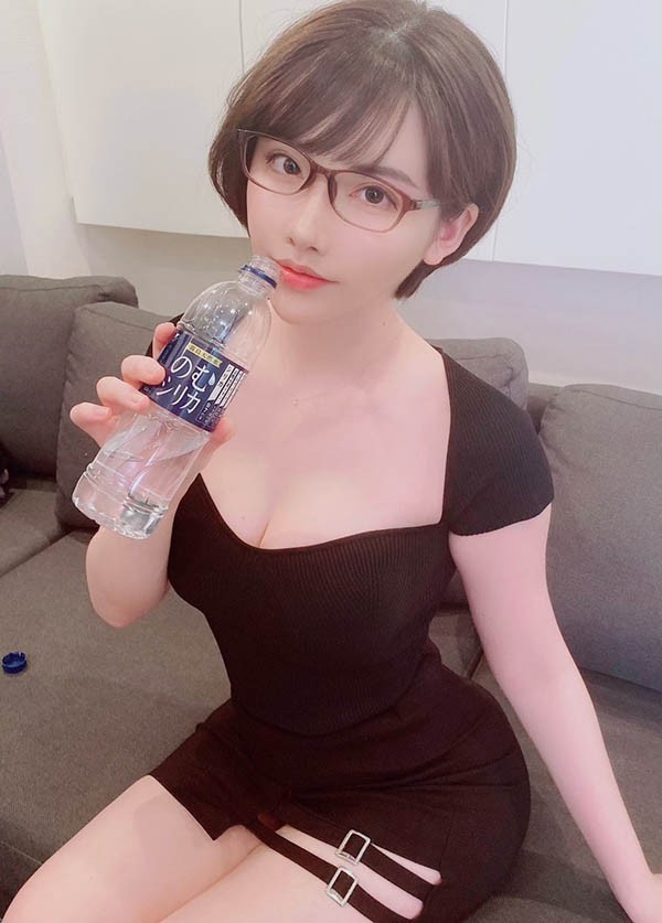 【GG扑克】再次化身为鬼怪!E奶人气AV女优“深田咏美”本周VR新作演出深山雪女冰冷榨精!