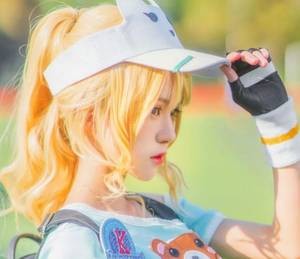 【GG扑克】坐在他腿上摩擦h 公司只有领导和我两个人