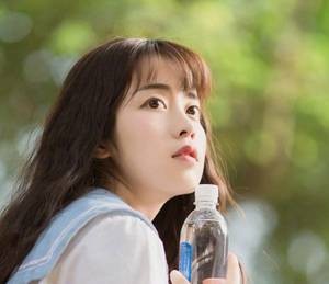 【GG扑克】光着跪成一排 想把她弄哭