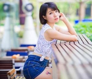 【GG扑克】光着跪成一排 想把她弄哭