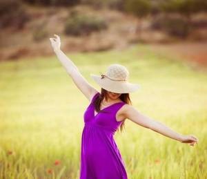 【GG扑克】搂着她从客厅一直吻到卧室 当兵男朋友能把我做趴