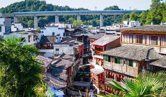 隐藏在青山绿水之间的村落，电影《致青春》的取景地，网红必打卡