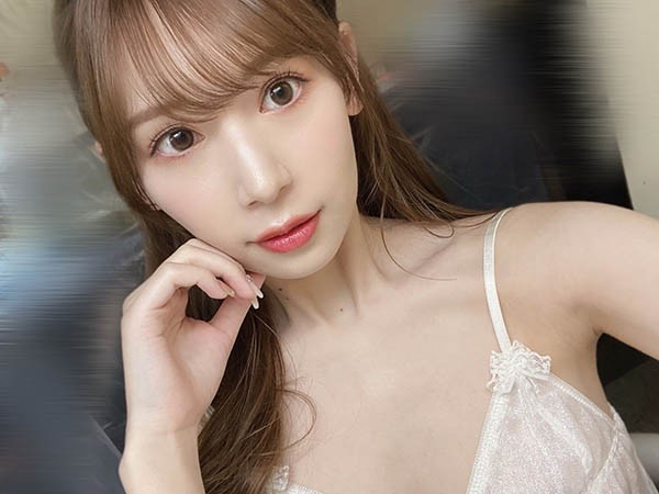 【GG扑克】悲剧NTR!交往一个月的女友“明里つむぎ”被轻浮学长无套还拍性爱片!