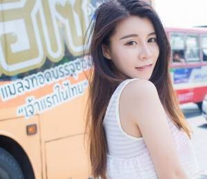 【GG扑克】全肉的吸乳多p文 娇妻和黑人