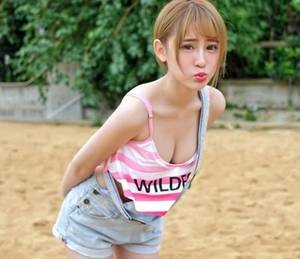 【GG扑克】女皇玉腿湿处 睡过你老婆