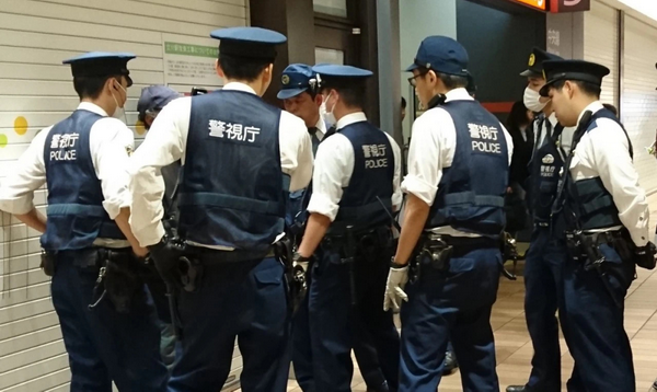 日本某黑帮非法扑克室被警方捣毁
