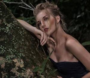 【GG扑克】宝贝你下面的花朵好美 抓住她胸前的大白兔蹂躏