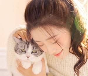 【GG扑克】宝贝你下面的花朵好美 抓住她胸前的大白兔蹂躏