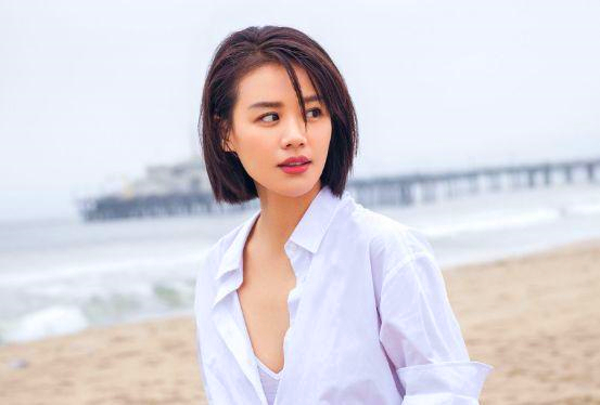 TVB小花晒性感照被批穿着暴露，因为性感被吐槽的女星还有谁？