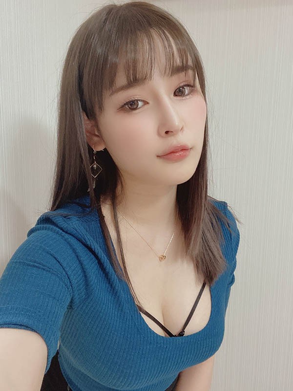 【GG扑克】重回事务所!最强刺青妹子拍片啦!