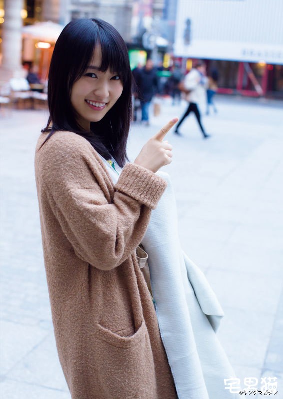 女子偶像组合榉坂46队长菅井友香大小姐气质放出法国宣传照