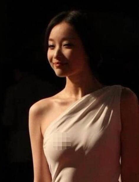 TVB小花晒性感照被批穿着暴露，因为性感被吐槽的女星还有谁？