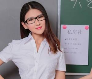 【GG扑克】地铁把别人蹭硬了 双性H虐扎小核花蒂