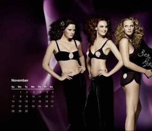 阿姨最好玩 把蛋糕涂在女主身上吃