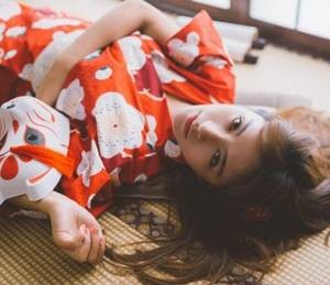纹樱桃在手上 玩退休老太性
