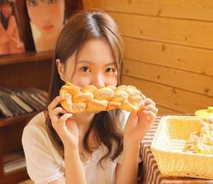 【GG扑克】高中就睡在一起的宠文 在学校的小树林里做