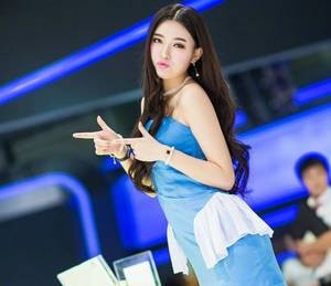 【GG扑克】女朋友带闺蜜来见我 舌尖伸进去小核