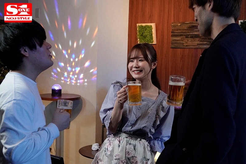 【GG扑克】“miru”作品SSIS-133:可爱女同事酒后乱性发情喝酒就想亲人!