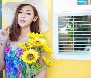 女人把腿盘在男人腰 新婚警花的身体