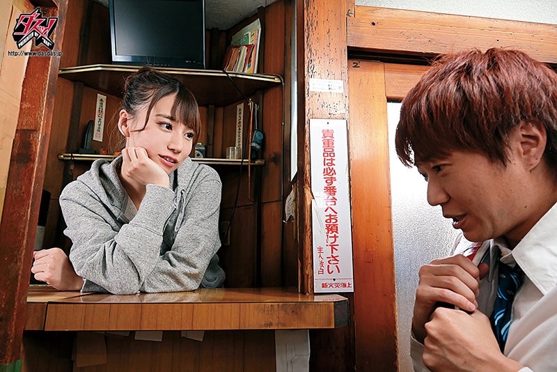 【GG扑克】钱汤柜台姐姐“初川みなみ”帮高中生弟弟转大人 排队轮流不要抢!