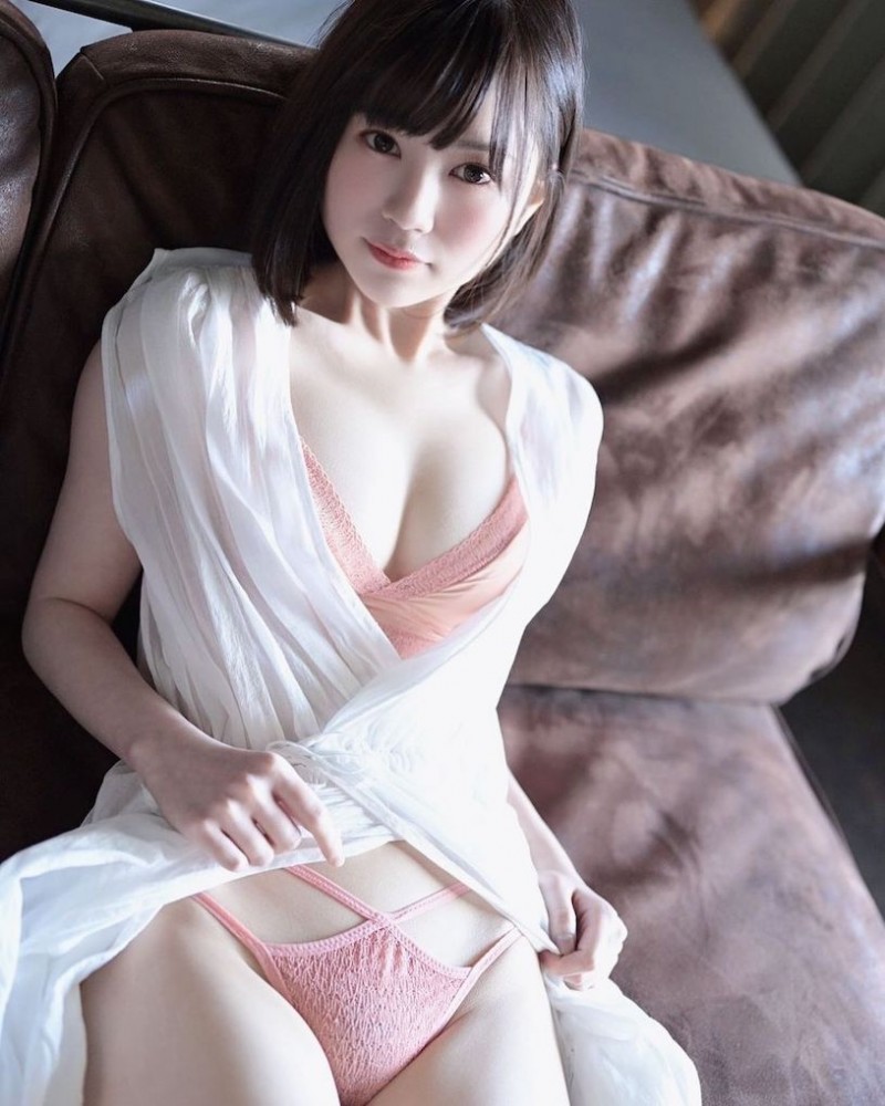 【GG扑克】G奶写真大物变身“暗黑小只马”,超暴力曲线好轰动!
