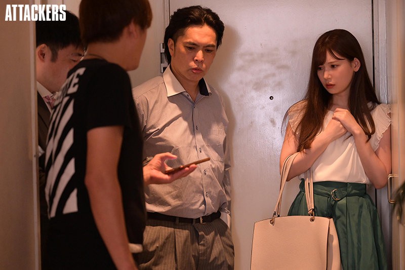 【GG扑克】明里つむぎ(明里䌷)SHKD-976:乱交男友的婊子被男友们性爱轮奸