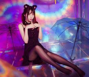 【GG扑克】汉的懒婆娘笑佳人 头埋在双腿间吸食花蜜