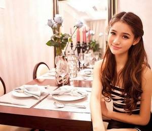 【GG扑克】老赵上白小莲第二次 怎样对付同事爱理不理的人